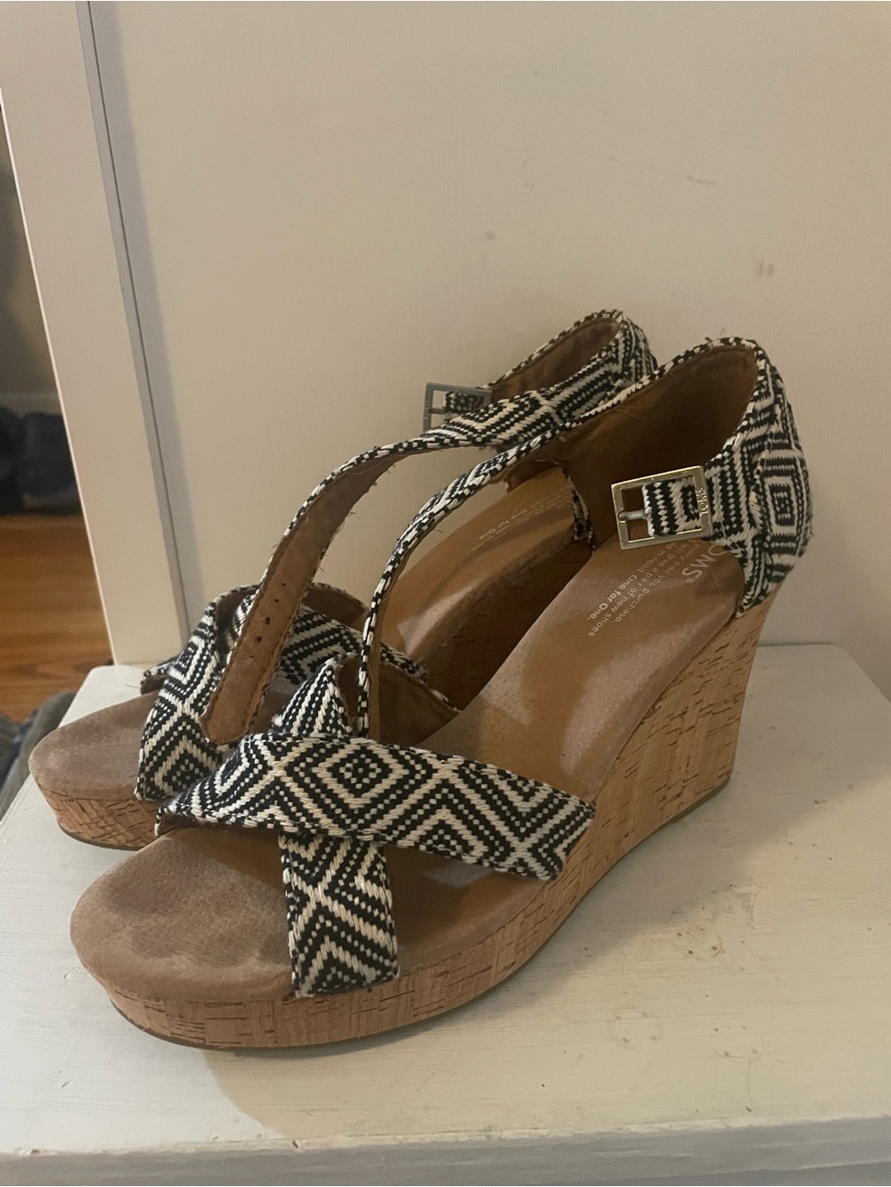 Toms Black and White Geometric Wedge Sandals